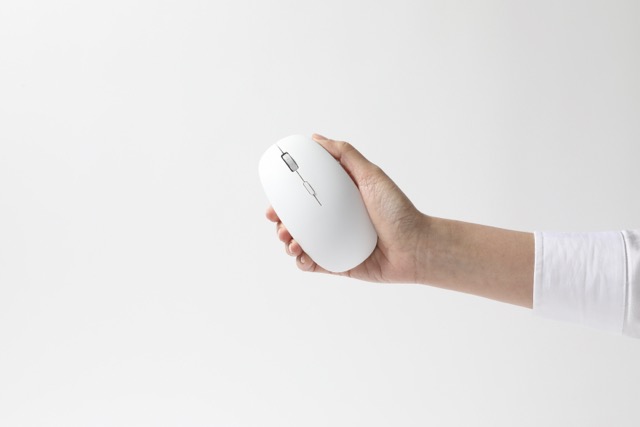 [POUT] HANDS 4 - Wireless Charging Mouse		